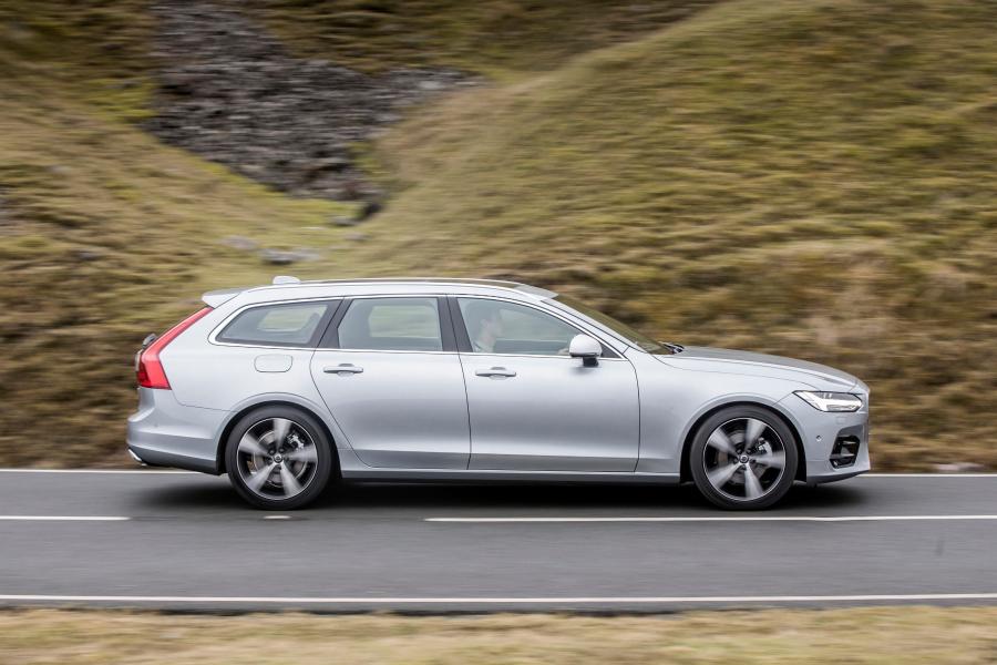  Volvo V90 D4 R-Deisgn 2017 года  (UK) (фото 23 из 40)